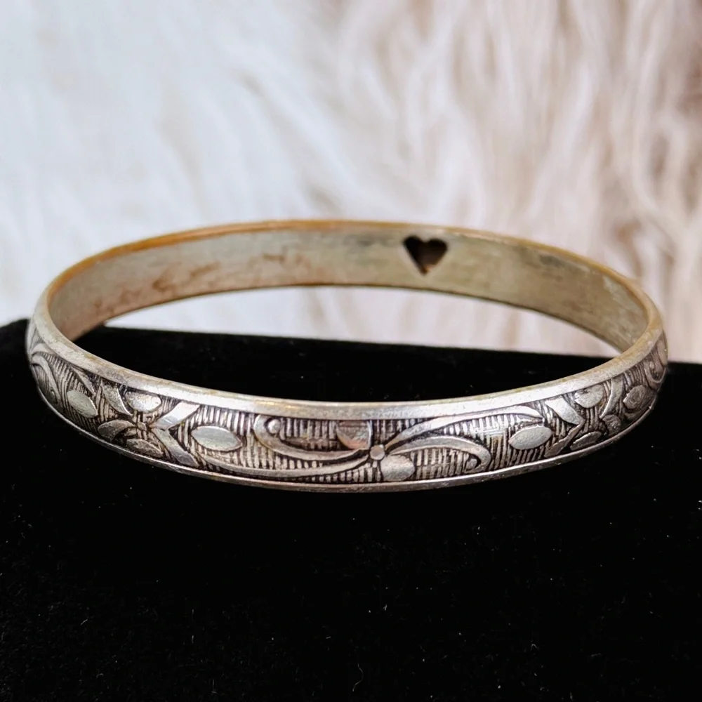 Super lightweight, aged Silvertone etched bangle costume bracelet